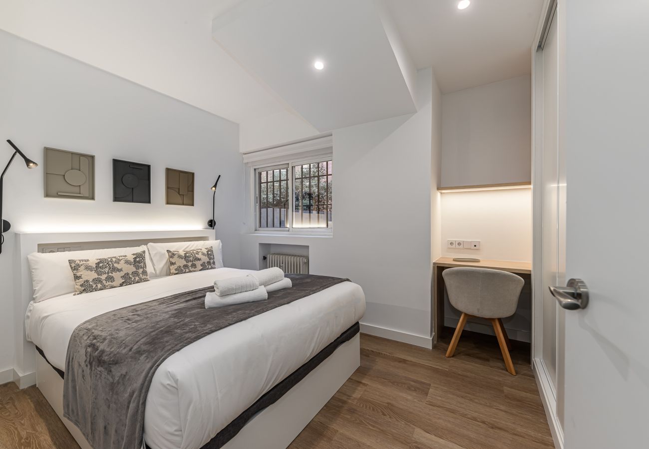 Alquiler por habitaciones en Madrid - Queen's Plaza España VII