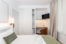 Alquiler por habitaciones en Madrid - Queen's Bernabeu IX