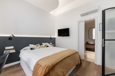 Rent by room in Madrid - Queens Olavide I