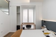 Rent by room in Madrid - Queens Olavide I