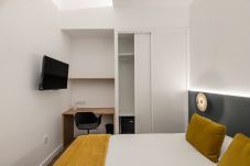Rent by room in Madrid - Queens Olavide III