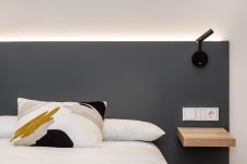 Rent by room in Madrid - Queens Olavide V