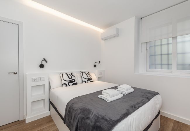 Rent by room in Madrid - Queen's Plaza España I