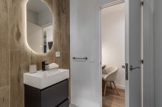 Rent by room in Madrid - Queen's Plaza España II