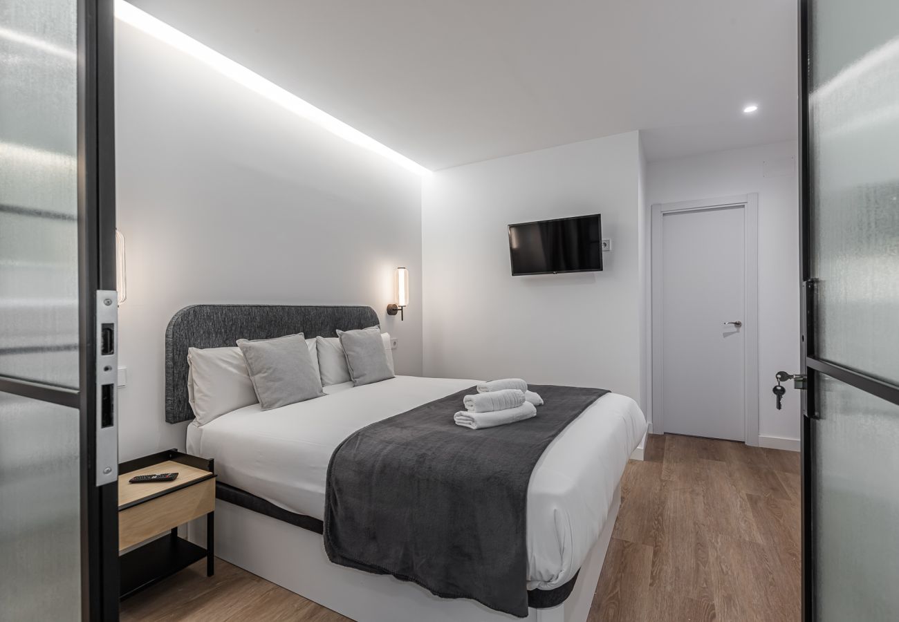 Rent by room in Madrid - Queen's Plaza España III