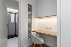 Rent by room in Madrid - Queen's Plaza España III