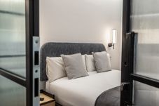 Rent by room in Madrid - Queen's Plaza España III