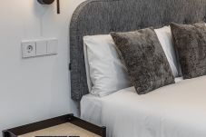 Rent by room in Madrid - Queen's Plaza España IV