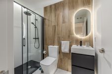 Rent by room in Madrid - Queen's Plaza España V