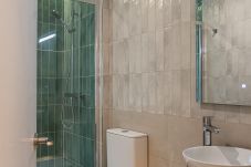 Rent by room in Madrid - Queen's Bernabeu IV