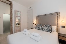 Rent by room in Madrid - Queen's House Chueca VII